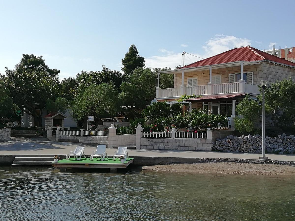 Apartments Ivona Лумбарда Екстер'єр фото
