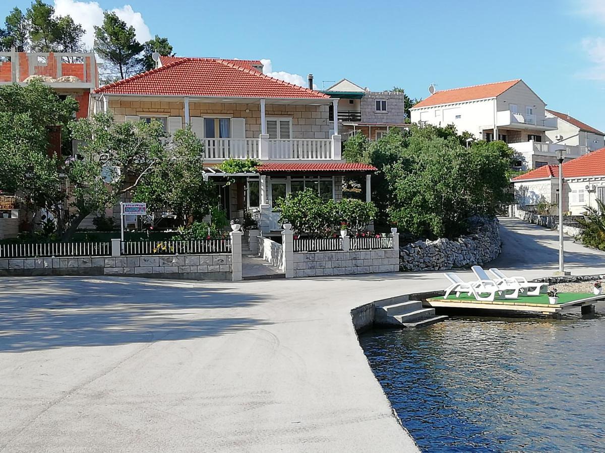 Apartments Ivona Лумбарда Екстер'єр фото