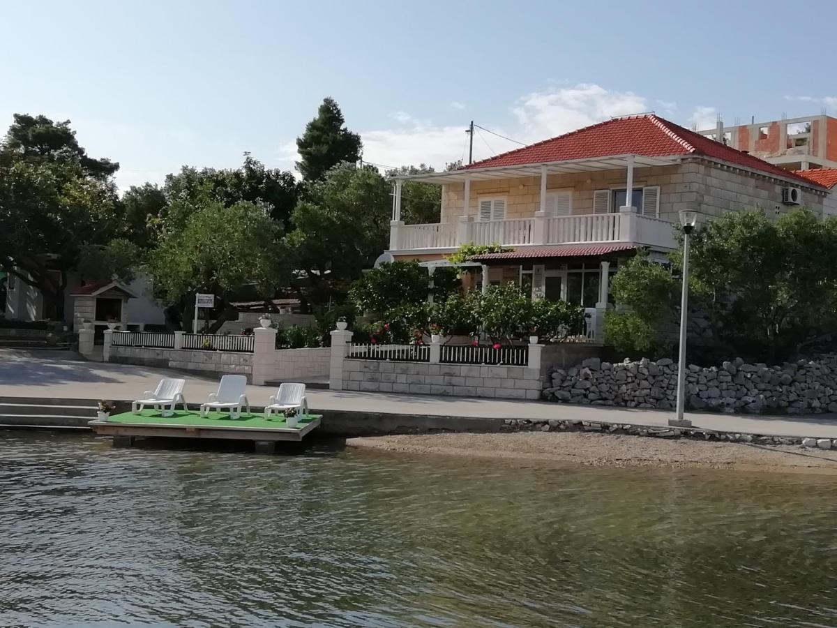 Apartments Ivona Лумбарда Екстер'єр фото